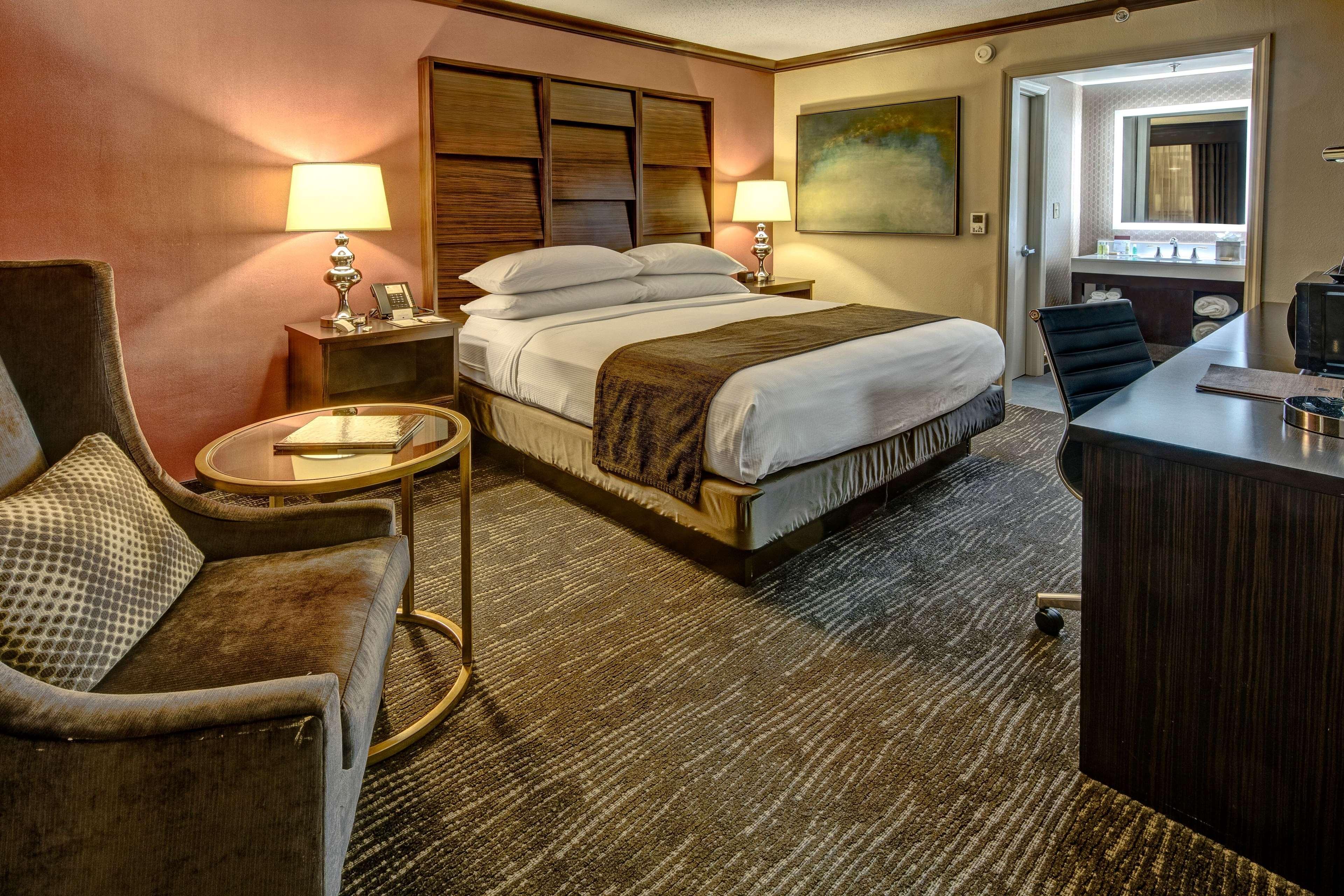 Doubletree By Hilton Decatur Riverfront Extérieur photo