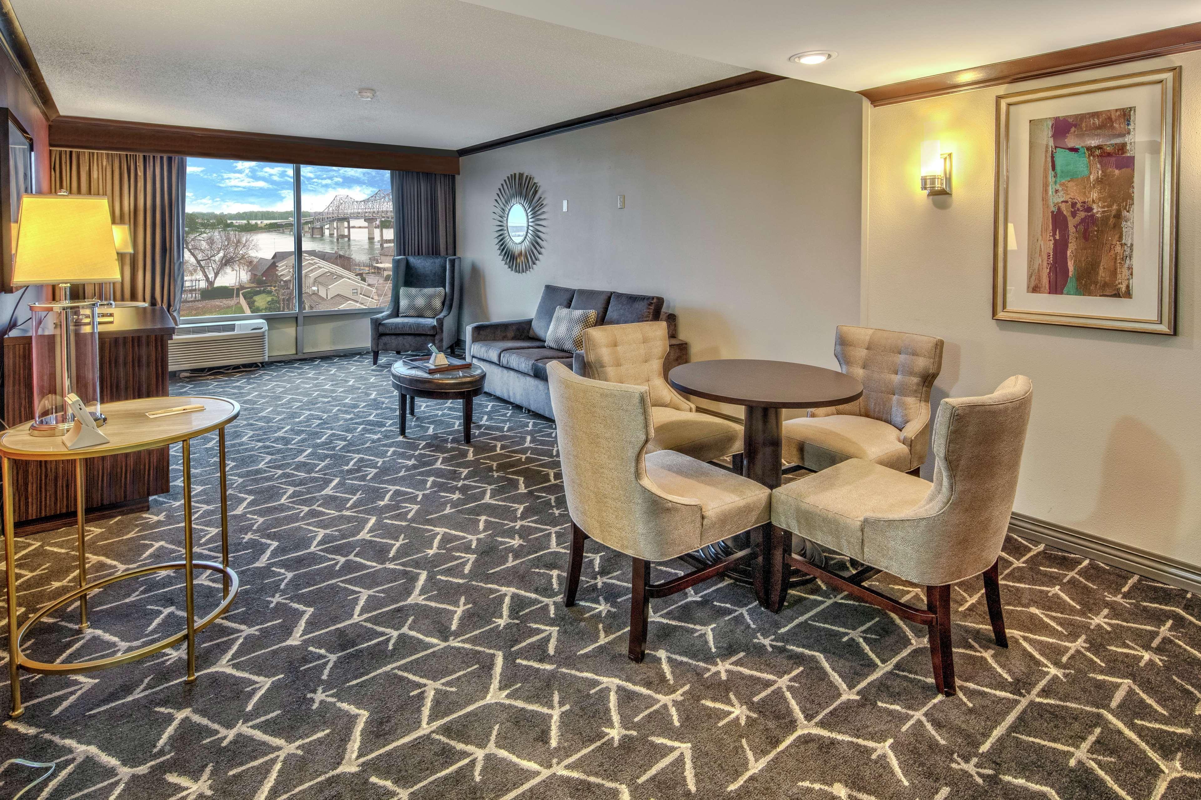 Doubletree By Hilton Decatur Riverfront Extérieur photo