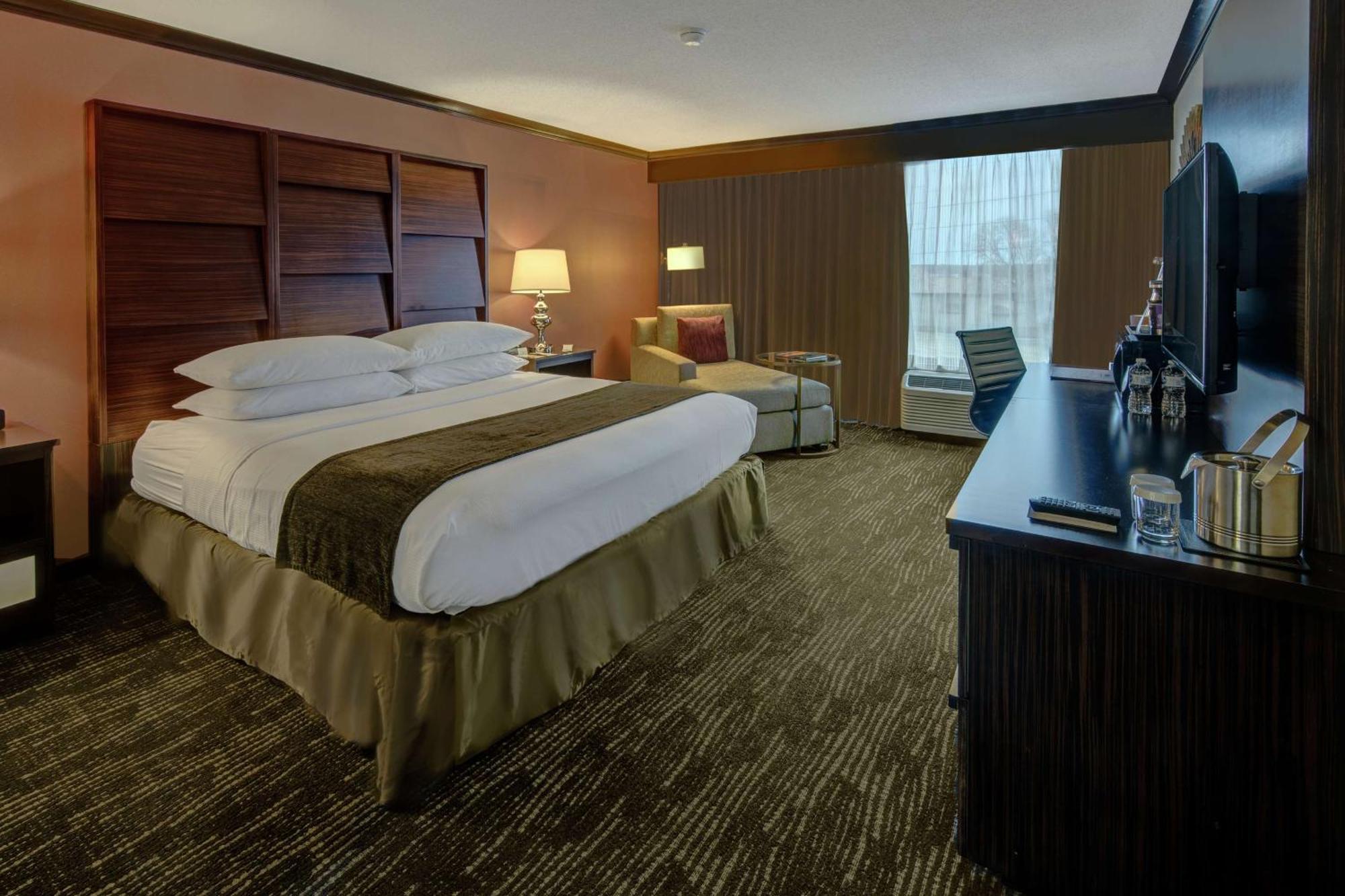 Doubletree By Hilton Decatur Riverfront Extérieur photo