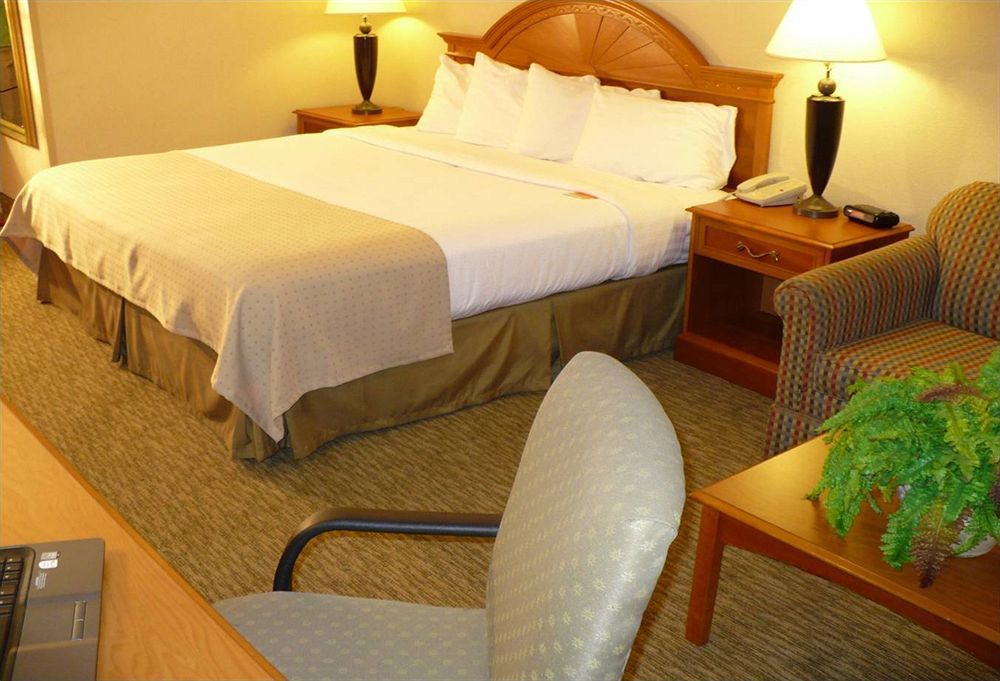 Doubletree By Hilton Decatur Riverfront Chambre photo